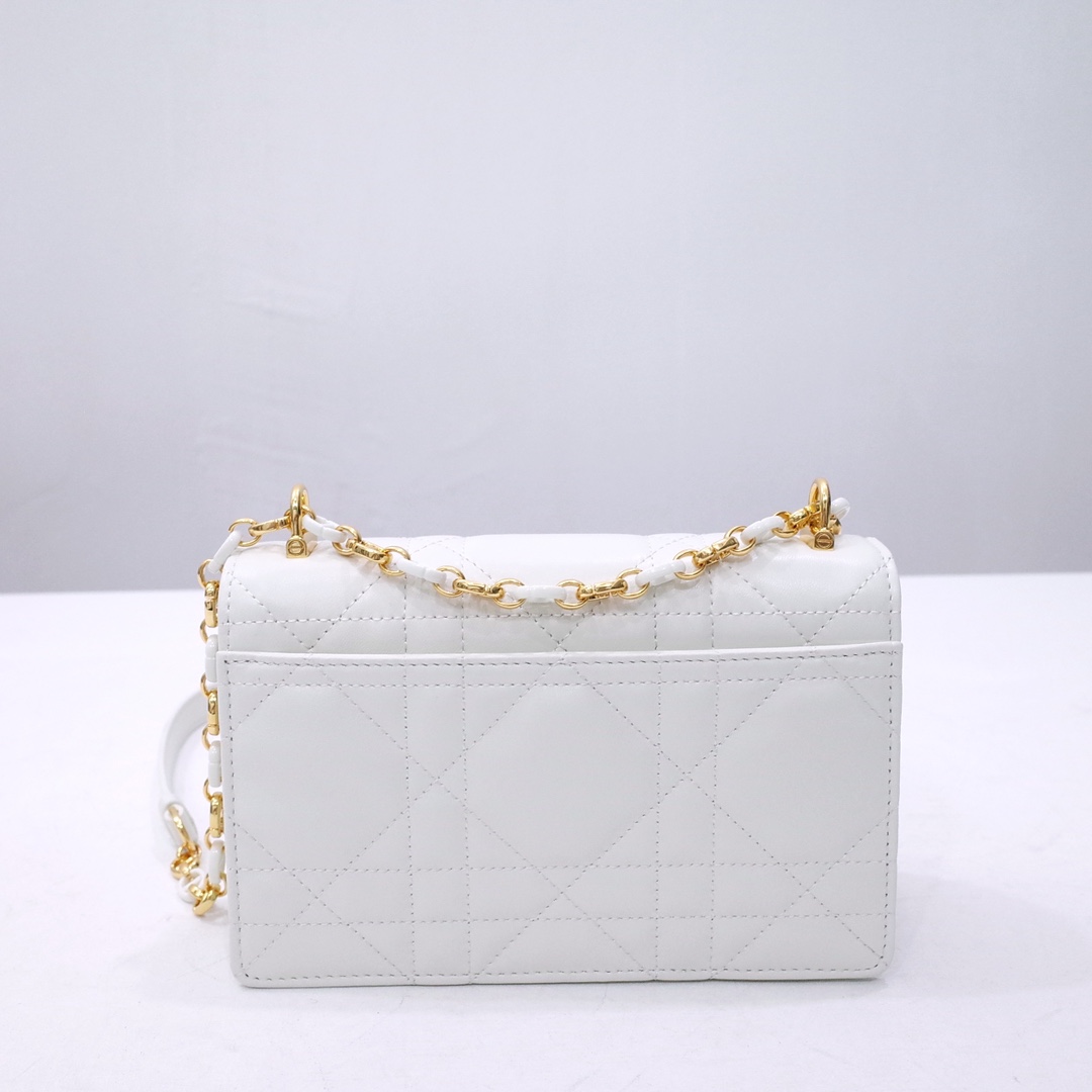 Miss Caro Pouch with Chain White Macrocannage Lambskin